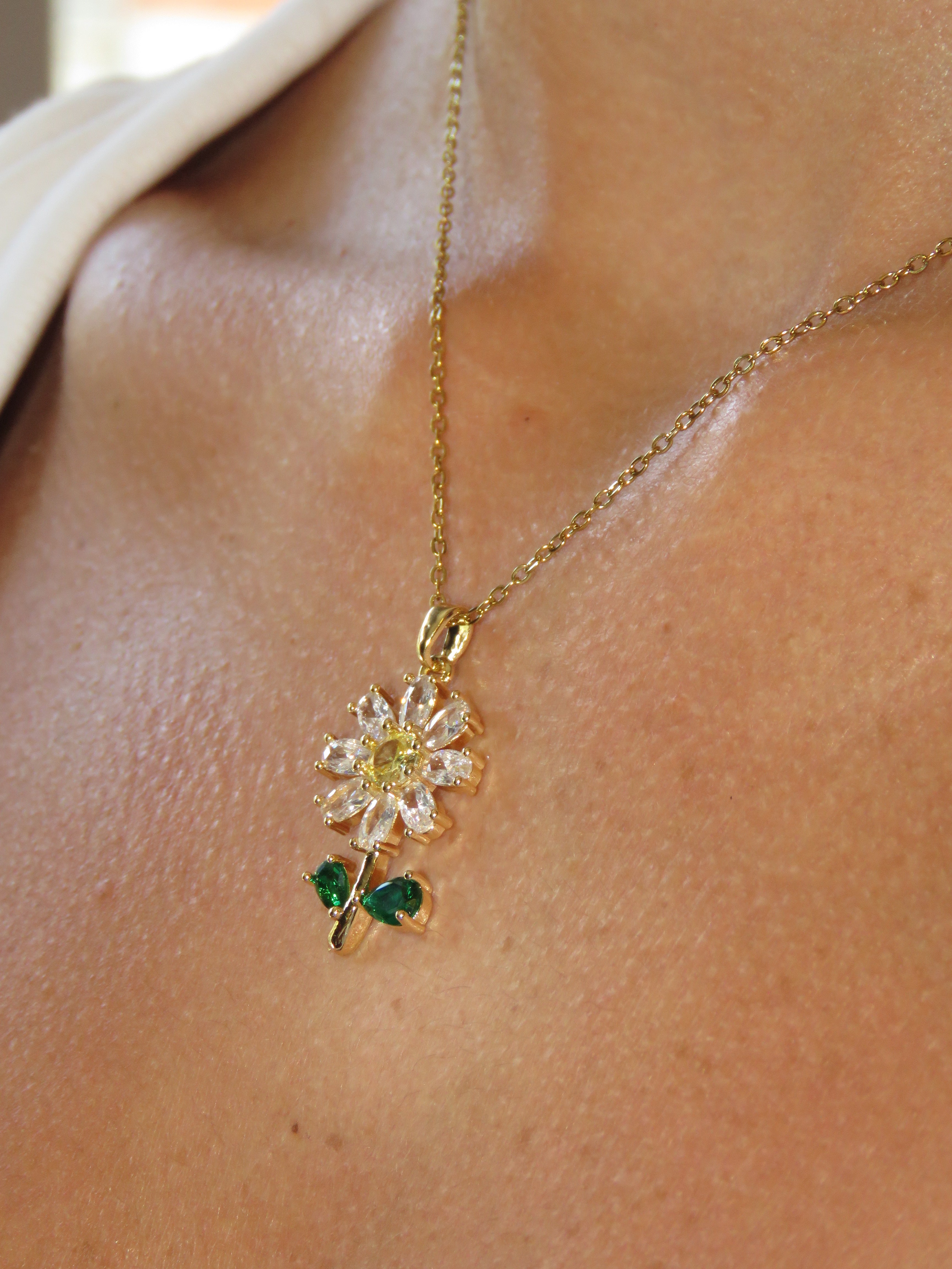 Dazzling Daisy Necklace